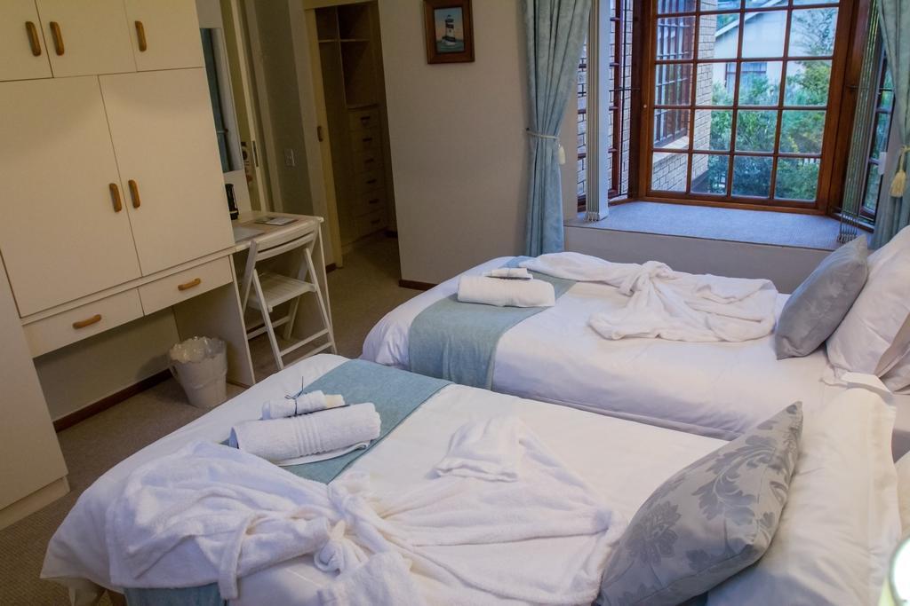 Bayside Lodge Garden Route B&B เพลตเตนเบิร์กเบย์ ภายนอก รูปภาพ
